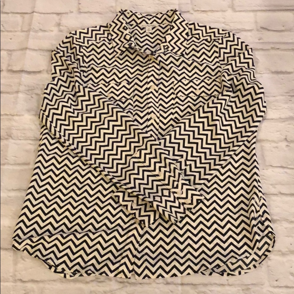 Sz M American Eagle chevron pattern blouse
